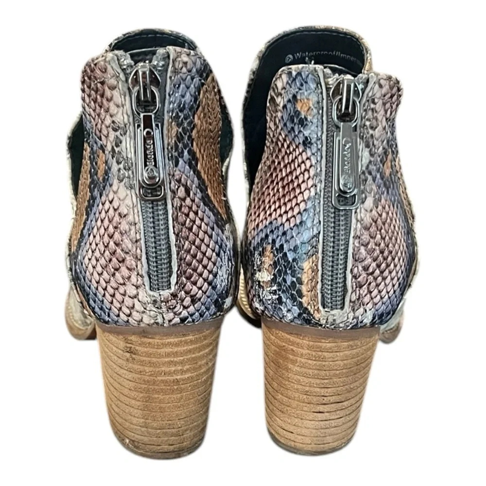 Blondo Esmee‎ Waterproof Snakeskin Ankle Bootie Size 6.5